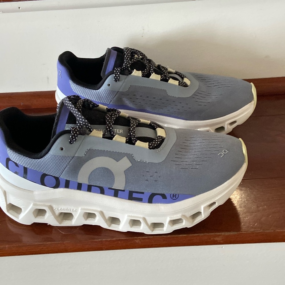 On Cloud Cloudmonster women’s size 8.5